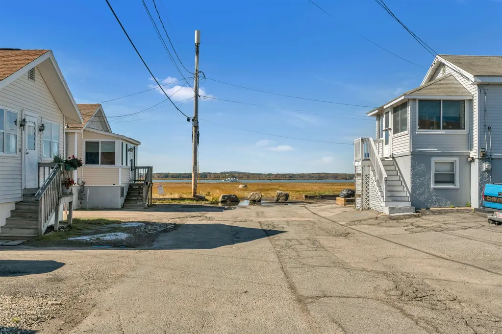 17 Johnson Avenue Hampton NH 03290-4906