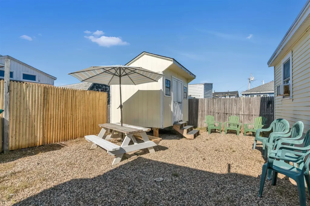 17 Johnson Avenue Hampton NH 03290-4906