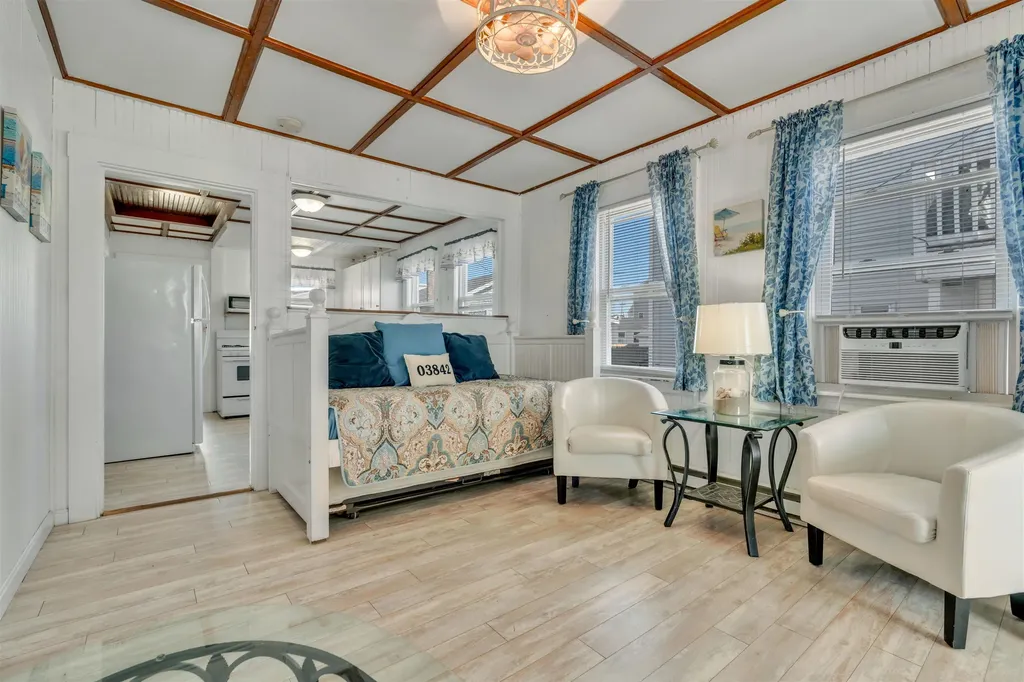 17 Johnson Avenue Hampton NH 03290-4906