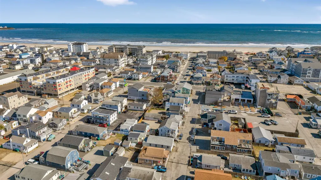 17 Johnson Avenue Hampton NH 03290-4906