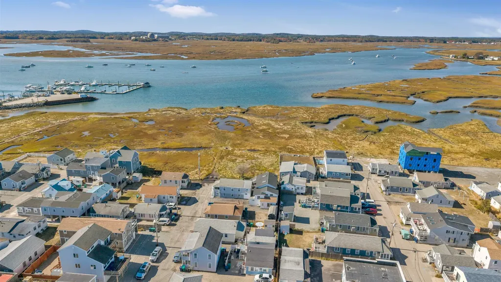 17 Johnson Avenue Hampton NH 03290-4906