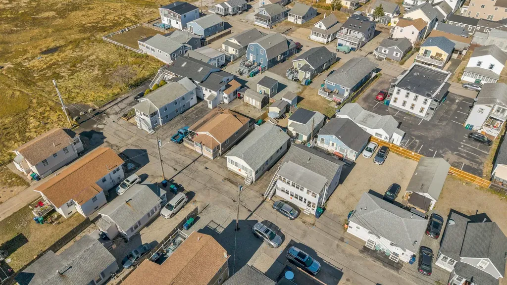 17 Johnson Avenue Hampton NH 03290-4906