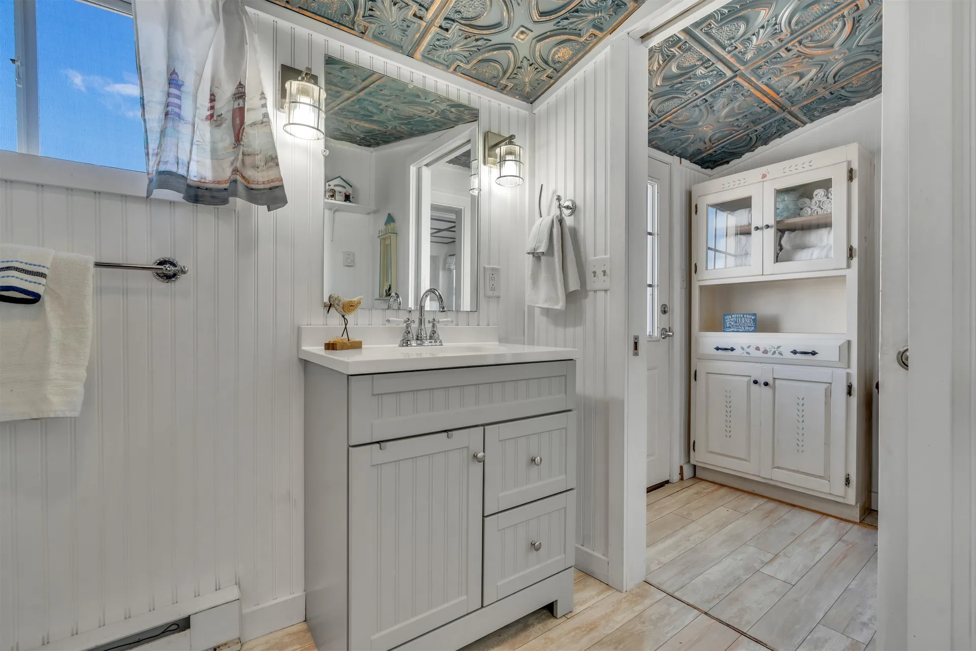 17 Johnson Avenue Hampton NH 03290-4906