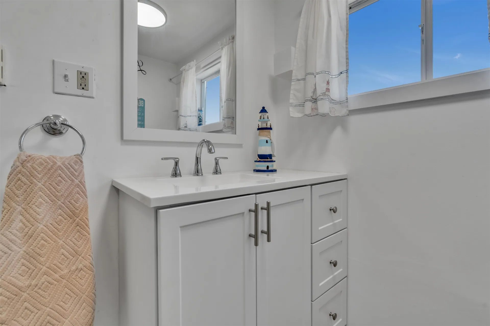 17 Johnson Avenue Hampton NH 03290-4906