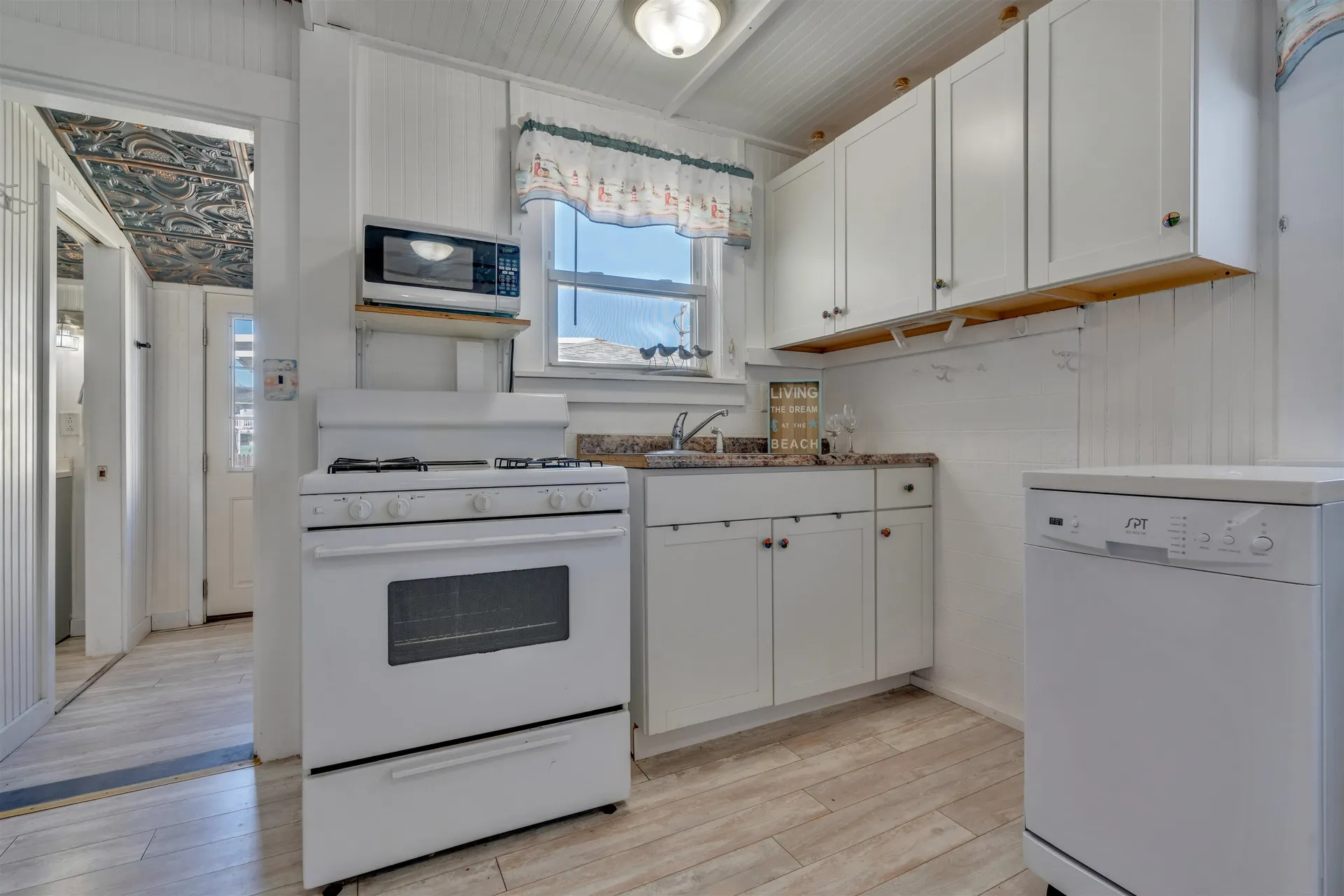 17 Johnson Avenue Hampton NH 03290-4906