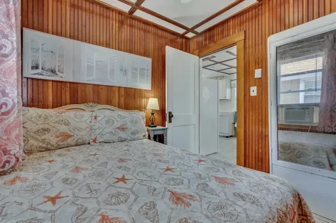 17 Johnson Avenue Hampton NH 03290-4906