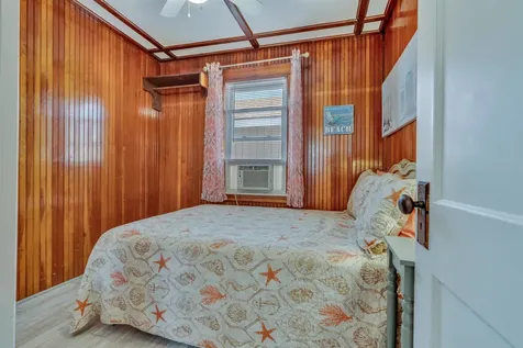 17 Johnson Avenue Hampton NH 03290-4906