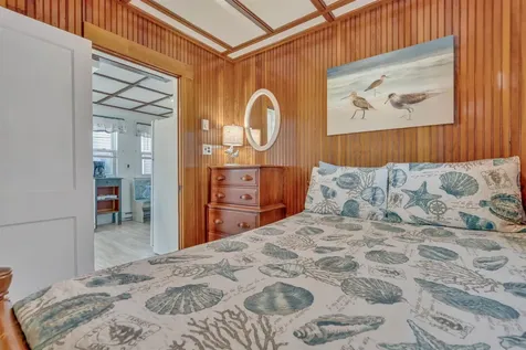 17 Johnson Avenue Hampton NH 03290-4906