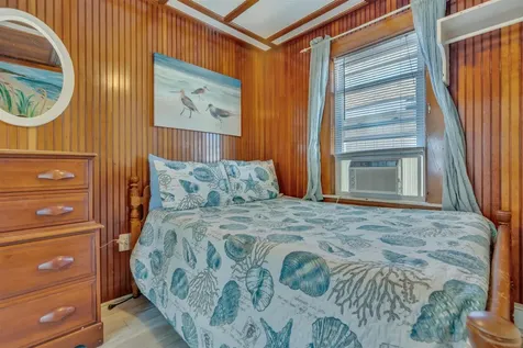 17 Johnson Avenue Hampton NH 03290-4906