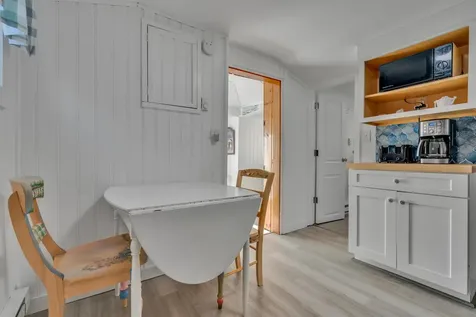 17 Johnson Avenue Hampton NH 03290-4906