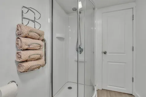 17 Johnson Avenue Hampton NH 03290-4906