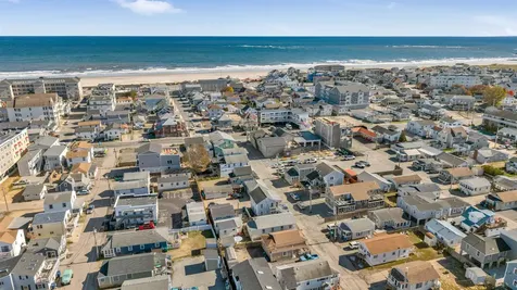 17 Johnson Avenue Hampton NH 03290-4906