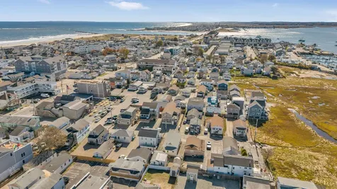 17 Johnson Avenue Hampton NH 03290-4906