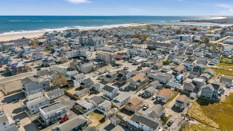 17 Johnson Avenue Hampton NH 03290-4906