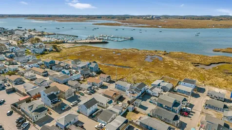 17 Johnson Avenue Hampton NH 03290-4906