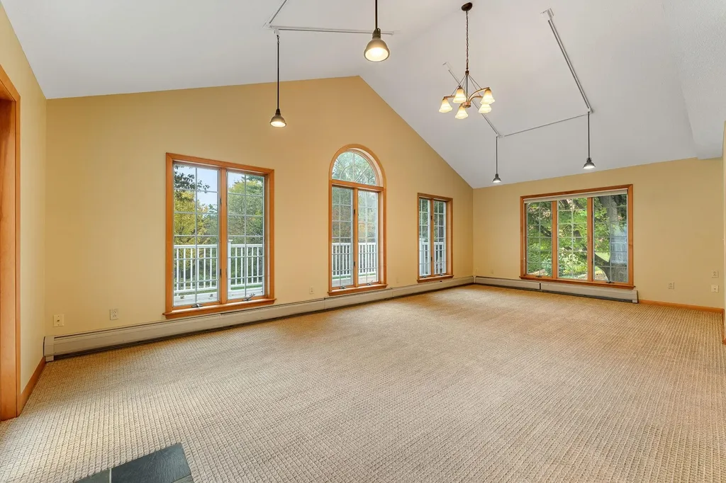 8 Margaret Street Essex VT 05452