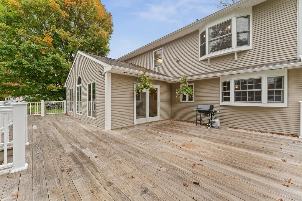 8 Margaret Street Essex VT 05452