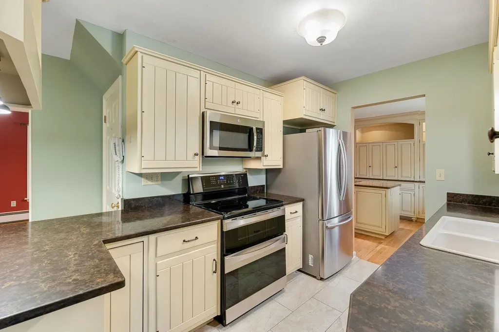 8 Margaret Street Essex VT 05452