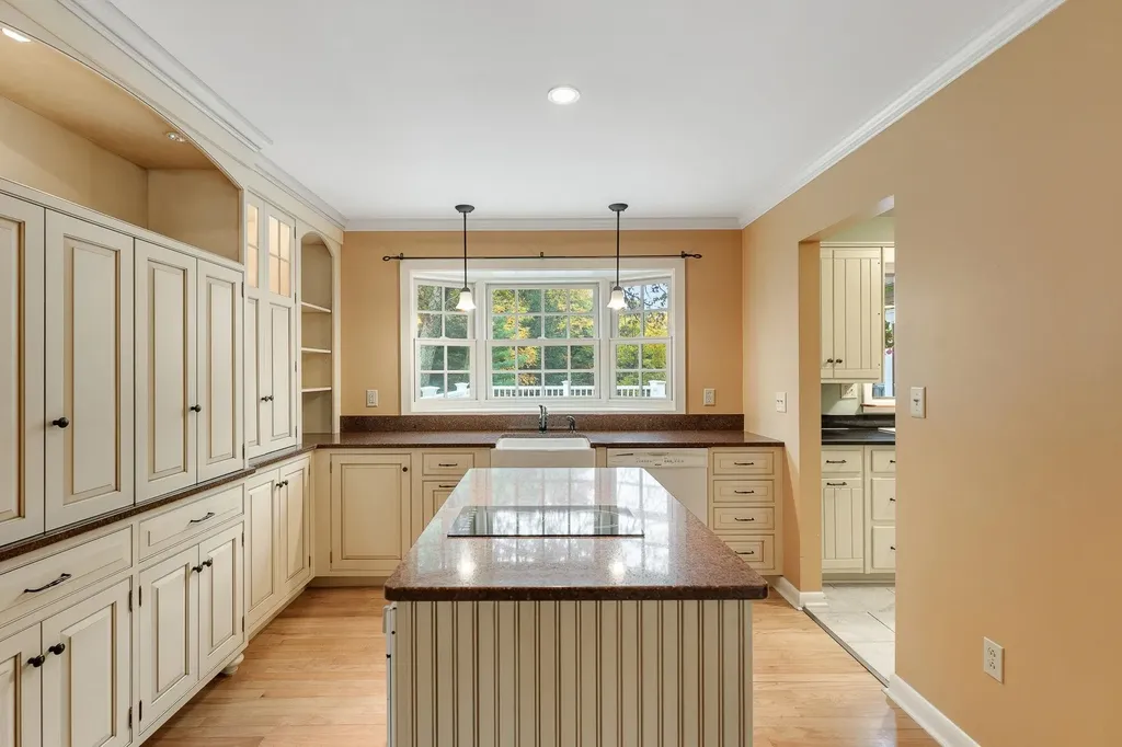 8 Margaret Street Essex VT 05452