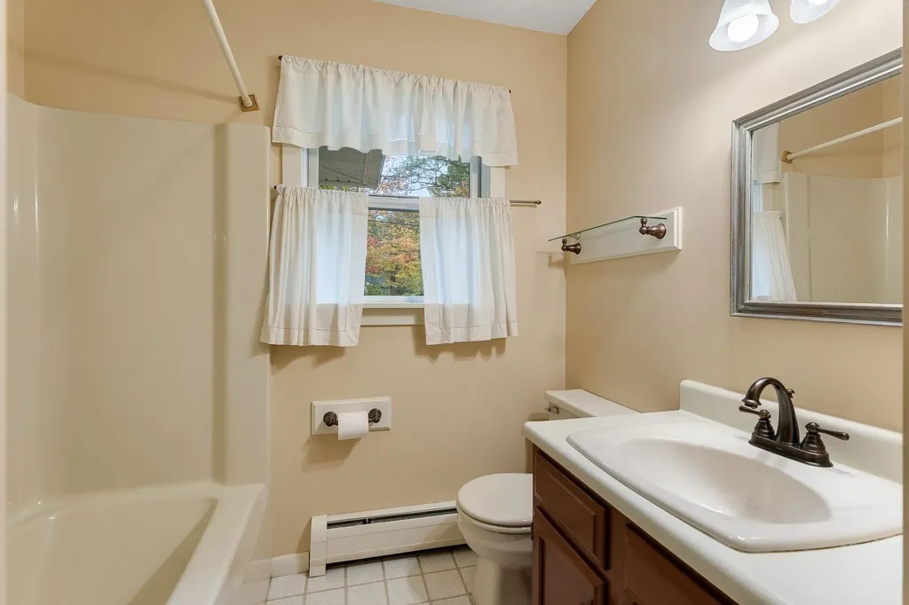 8 Margaret Street Essex VT 05452