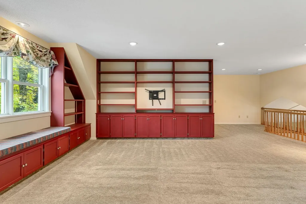 8 Margaret Street Essex VT 05452