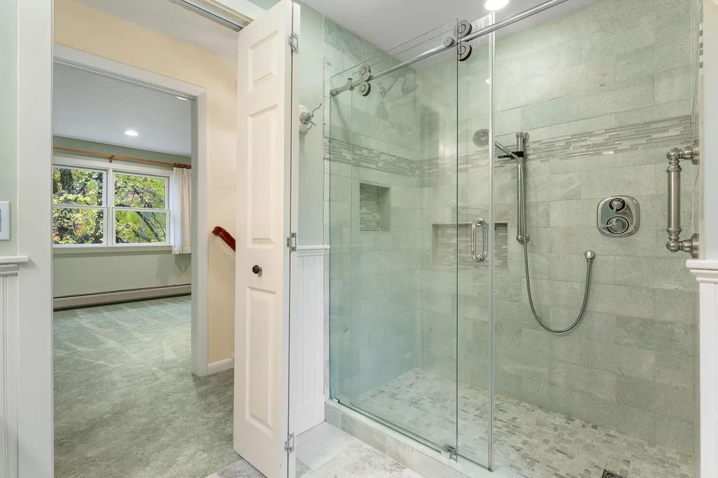 8 Margaret Street Essex VT 05452