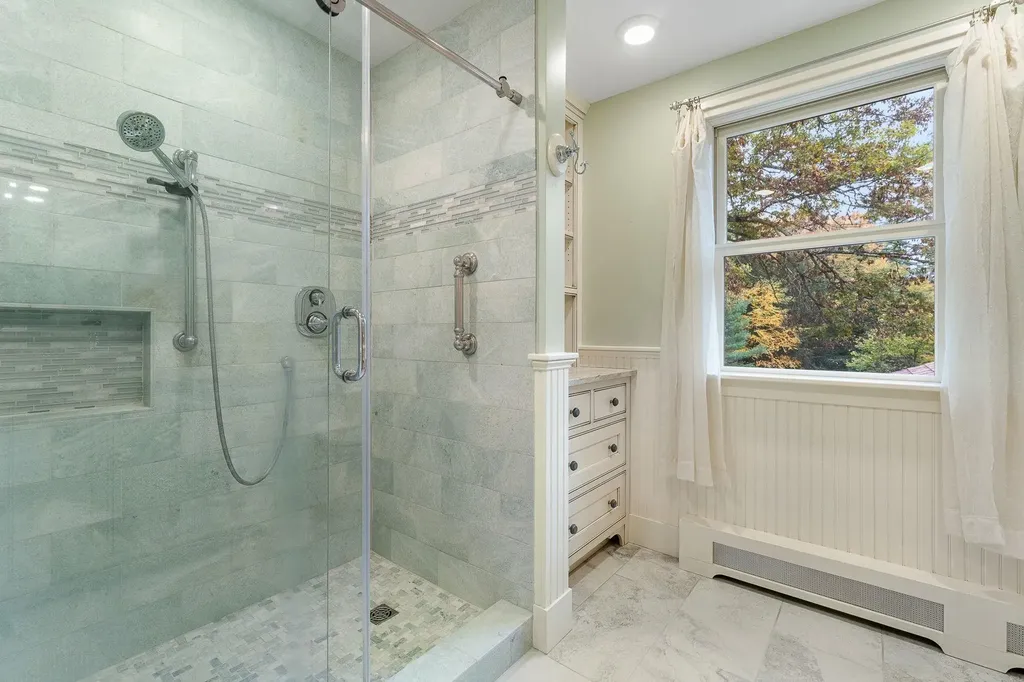 8 Margaret Street Essex VT 05452