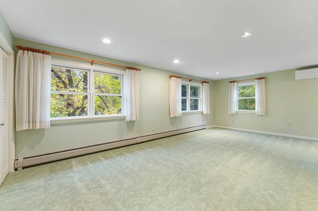 8 Margaret Street Essex VT 05452