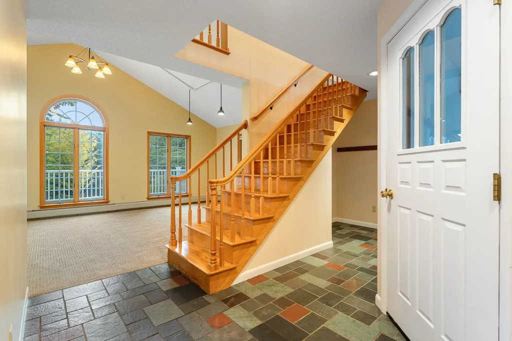 8 Margaret Street Essex VT 05452