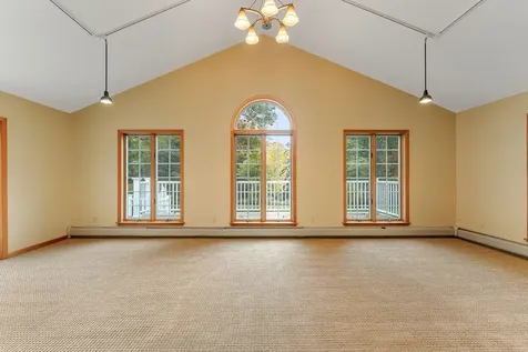 8 Margaret Street Essex VT 05452