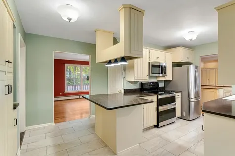 8 Margaret Street Essex VT 05452