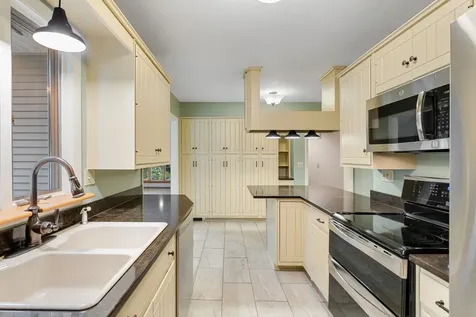 8 Margaret Street Essex VT 05452