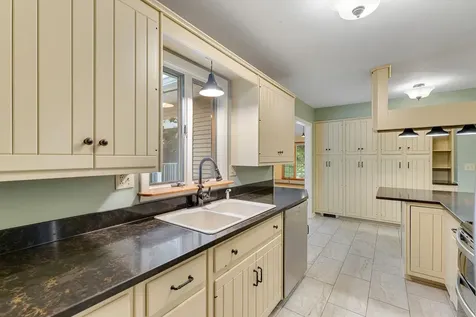 8 Margaret Street Essex VT 05452