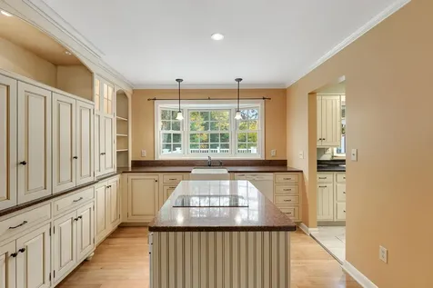 8 Margaret Street Essex VT 05452