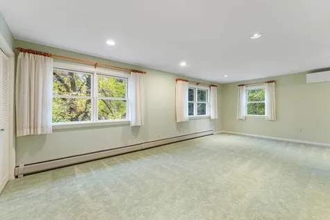 8 Margaret Street Essex VT 05452