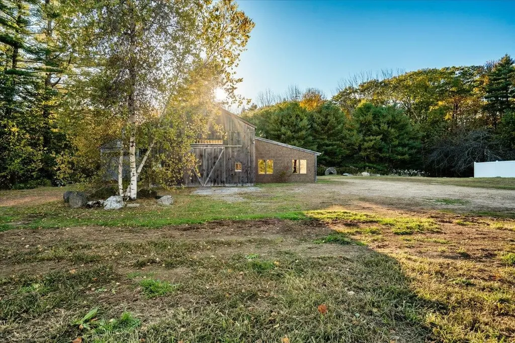 132 North Road Deerfield NH 03037