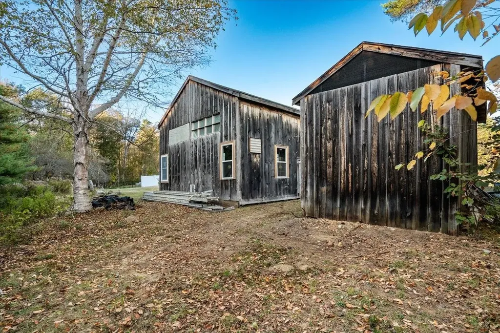 132 North Road Deerfield NH 03037