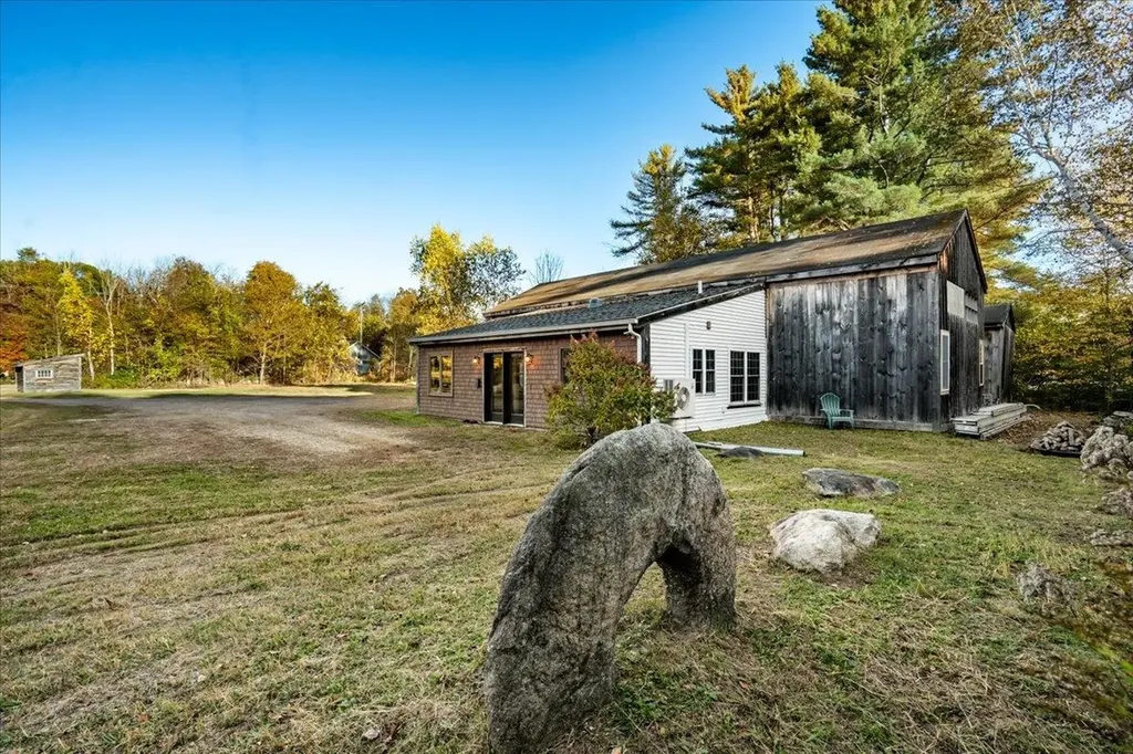 132 North Road Deerfield NH 03037