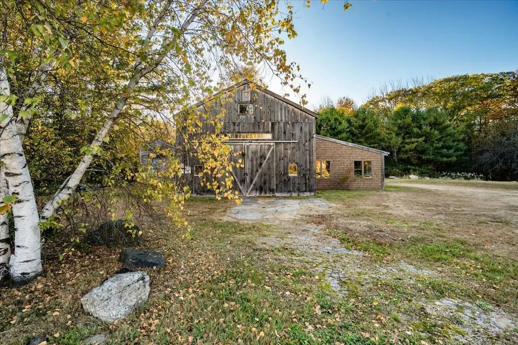 132 North Road Deerfield NH 03037