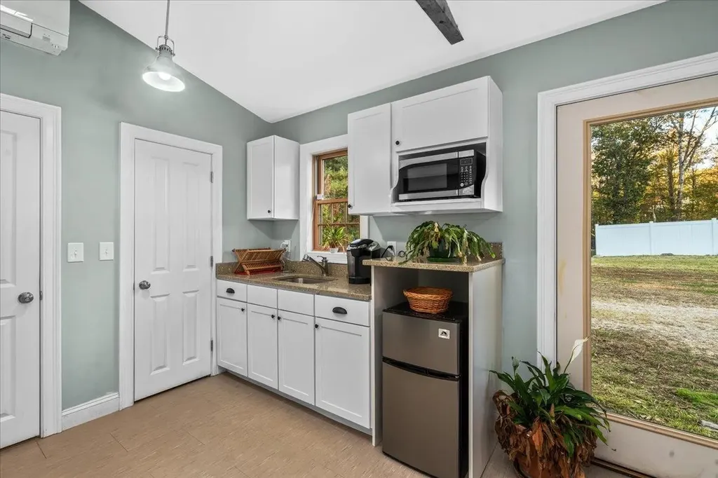 132 North Road Deerfield NH 03037