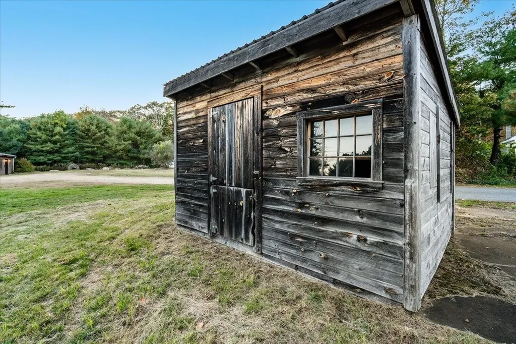 132 North Road Deerfield NH 03037