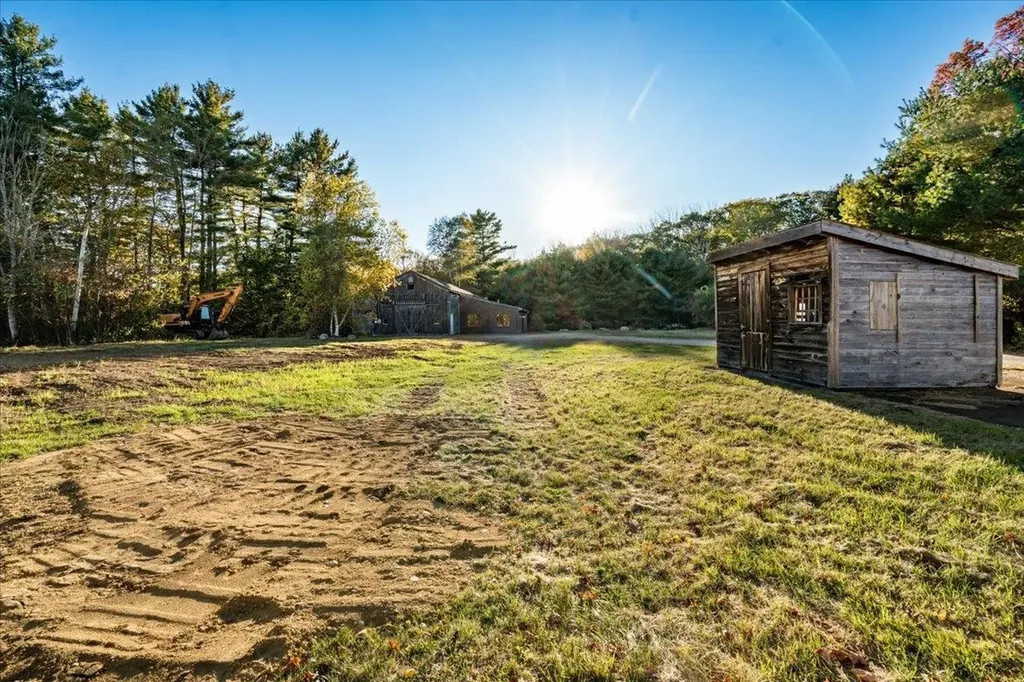 132 North Road Deerfield NH 03037