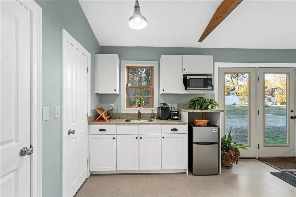 132 North Road Deerfield NH 03037