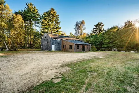 132 North Road Deerfield NH 03037