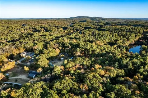 132 North Road Deerfield NH 03037