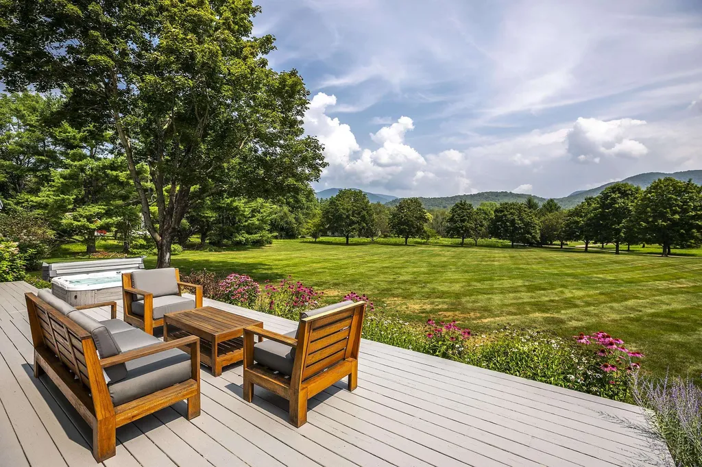 17 Farwell Lane Dorset VT 05251