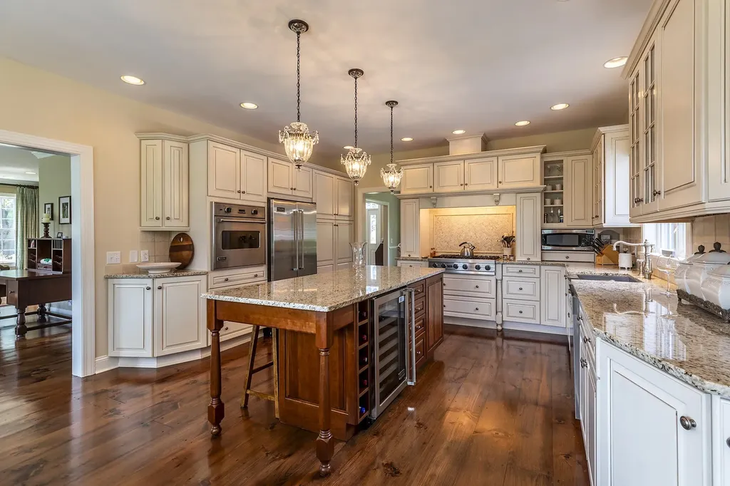 17 Farwell Lane Dorset VT 05251