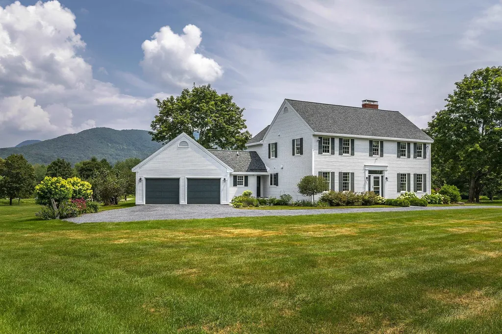 17 Farwell Lane Dorset VT 05251