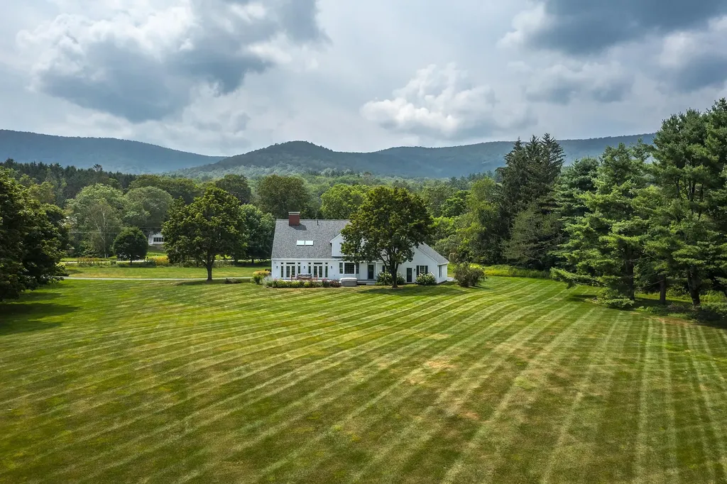 17 Farwell Lane Dorset VT 05251