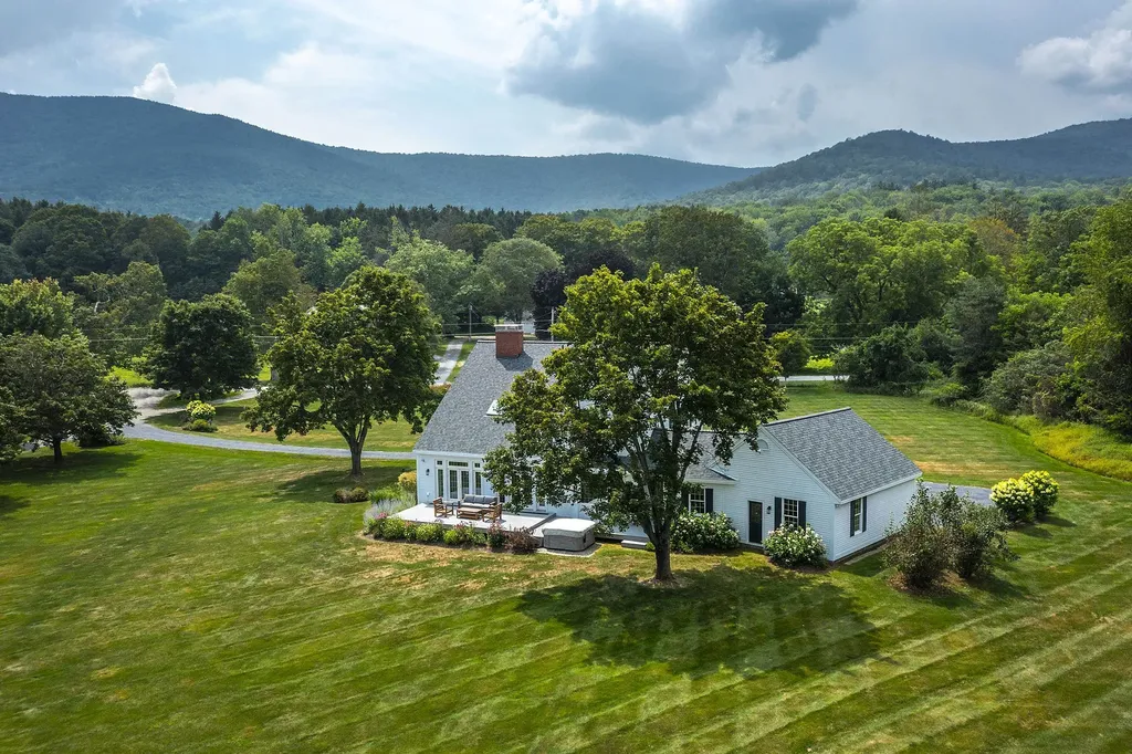 17 Farwell Lane Dorset VT 05251